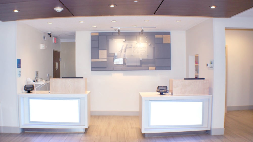 Holiday Inn Express & Suites Plainview by IHG - photo 28