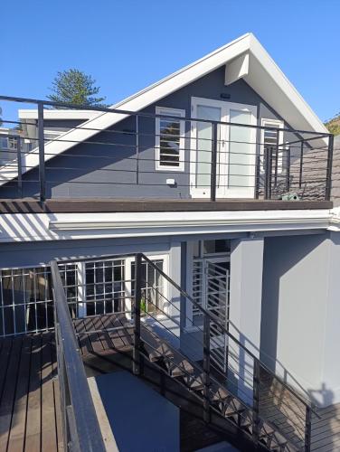Sea Point Spacious One Bedroom Apartment