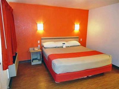 Motel 6 West - photo 3