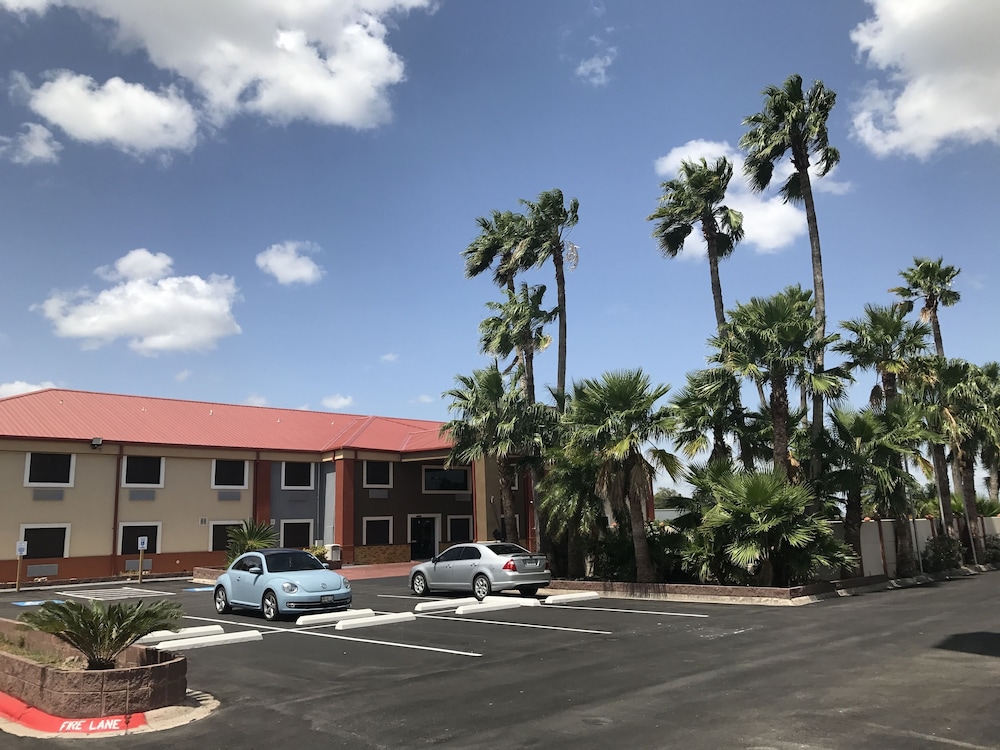 Express Inn - carbon neutral hotel in Weslaco