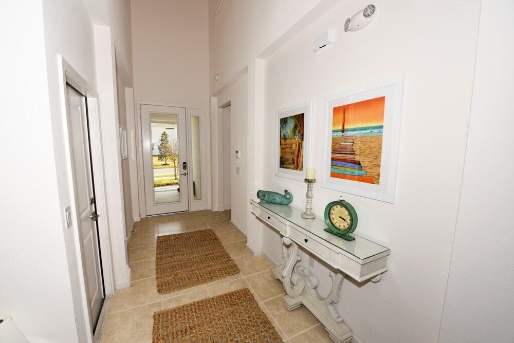 4557 Cabello Loop 6 bedrooms 3 bathrooms - photo 3
