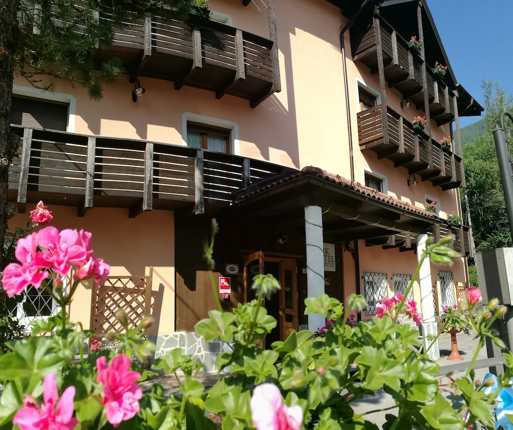 Parkhotel Bellevue - carbon neutral hotel in Dimaro
