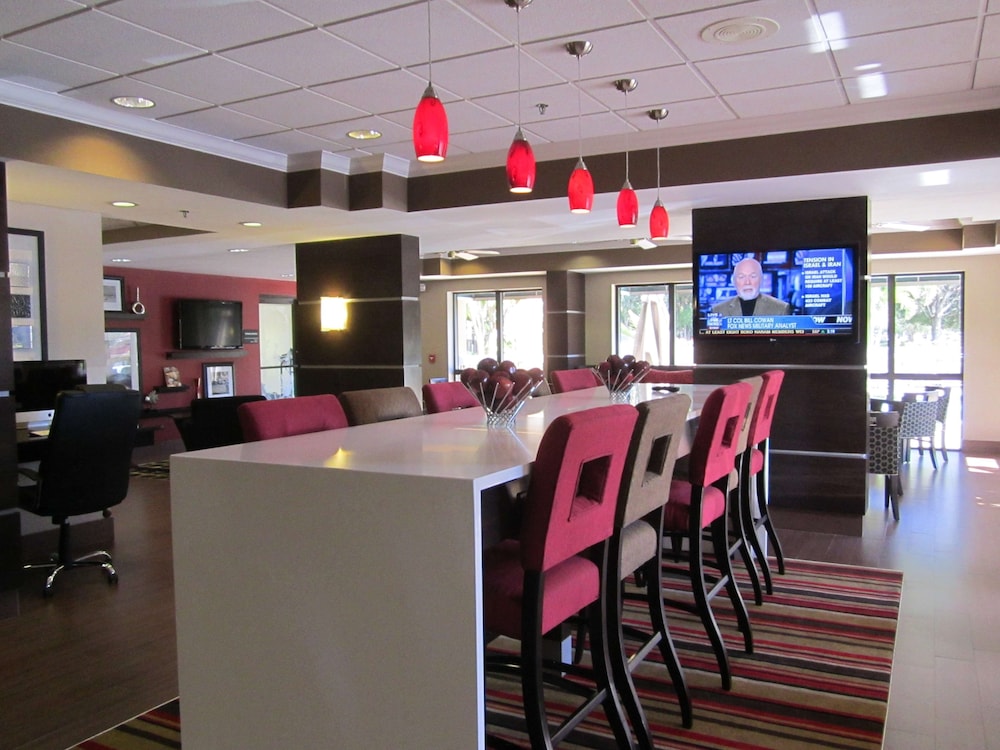 Hampton Inn Fort Myers Airport & I 75 - photo 41