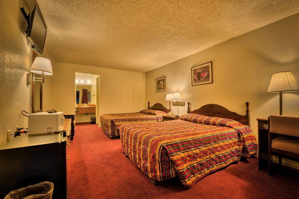 Super 8 Reno University Area - photo 4