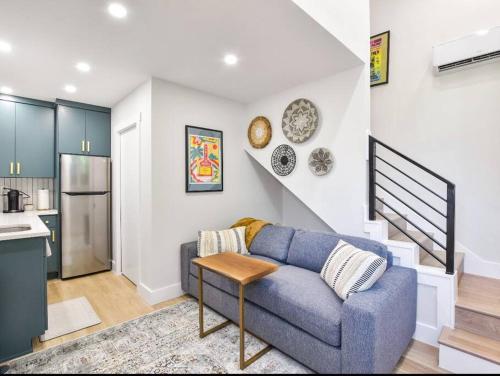 Tiny House Sleeps 4 Kitchen Washer Dryer Patio — 4-Star Luxury Hotel in Austin, United States