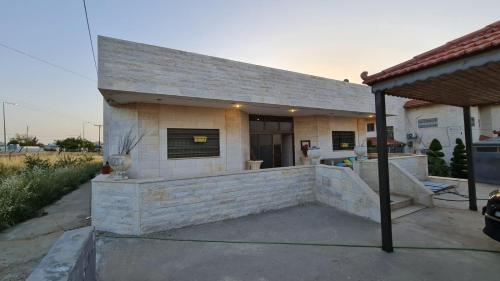 Laura’s Stylish Villa — Madaba — photo 4