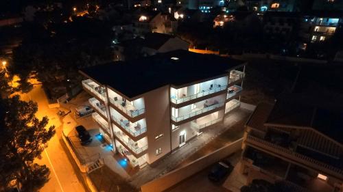 Apartments Sanda 2 — 4-Star Luxury Hotel in Baska Voda, Croatia