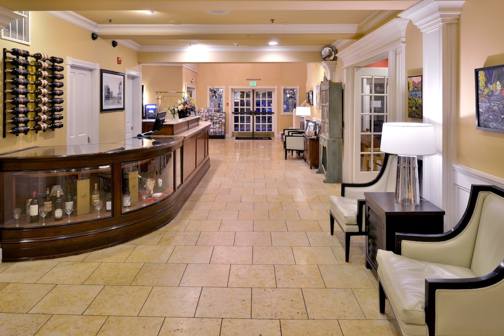 Majestic Inn & Spa - photo 2