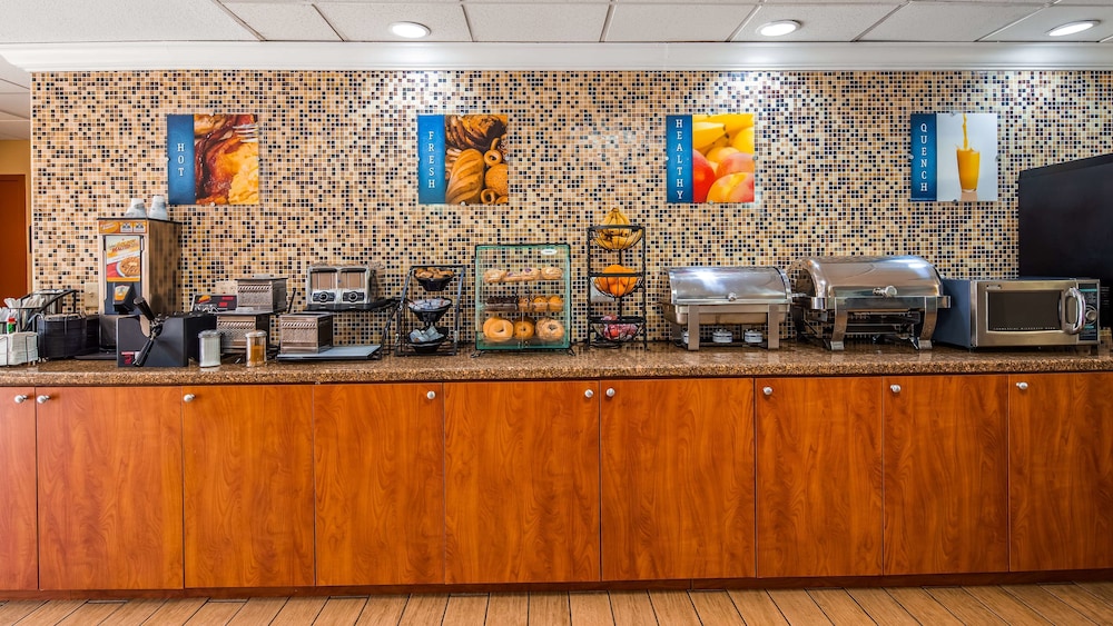 Best Western Plus Bradenton Hotel & Suites - photo 17