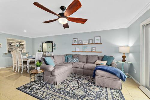 Island Oasis 3br 2ba steps to the ocean in Saint Augustine, United States