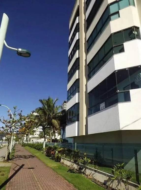 Apto Almeida e Moraes Frente Mar Meia Praia — 4-Star Luxury Hotel in Itapema, Brasil