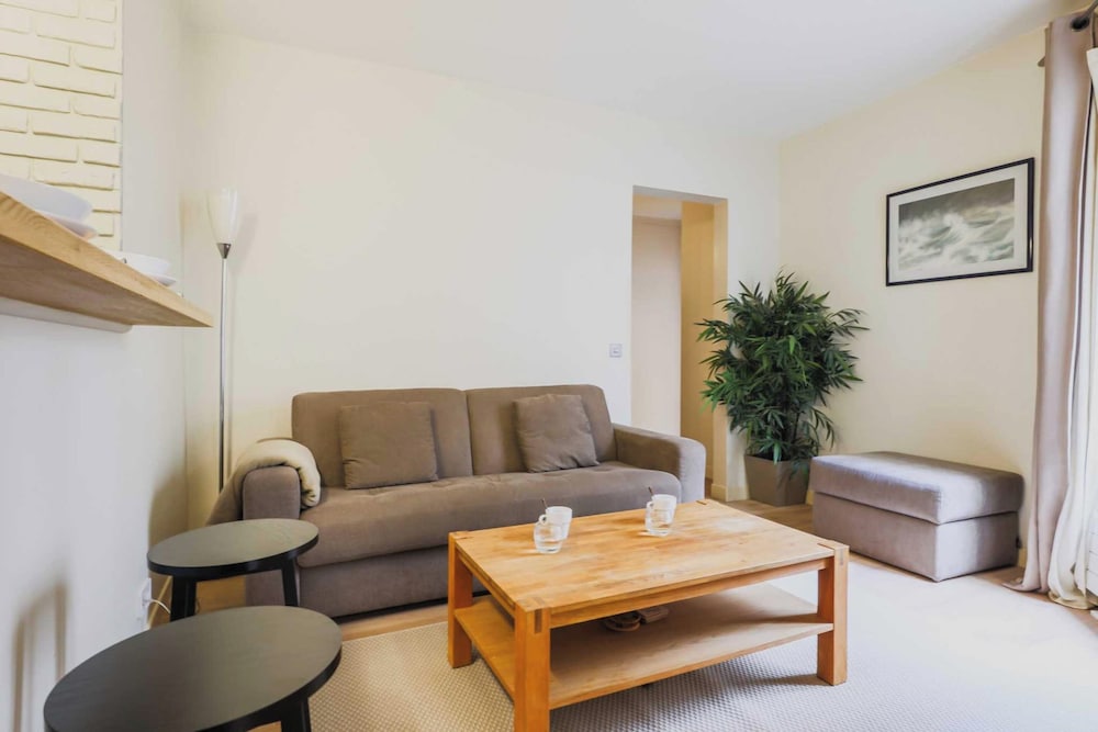Modern Flat 1bd 4p Parc Monceau — 4-Star Luxury Hotel in Paris, France