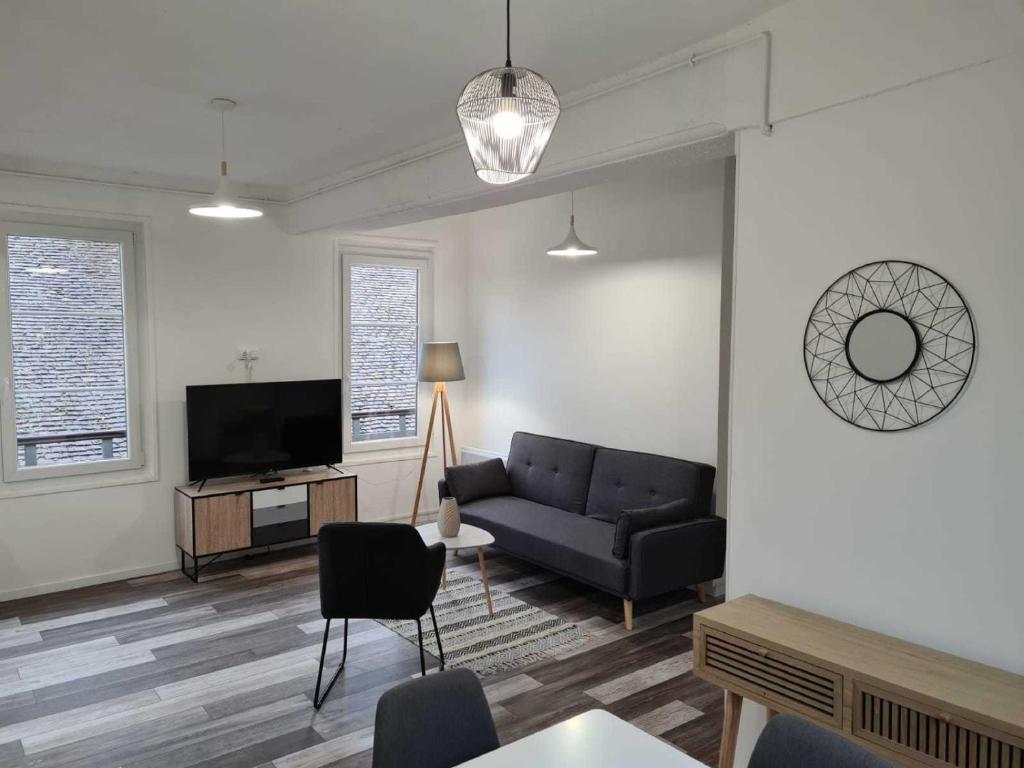 Centre Ville 3 Pieces Envoutant Sous Combles 40m — Joigny