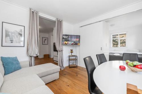 Huge Apartment Best Location Large Patio