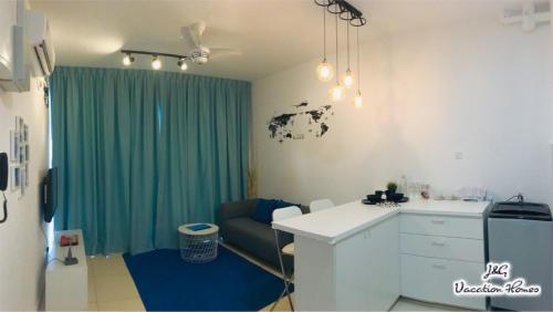 Santorini by J&G FREE WiFi & Netflix — 4-Star Luxury Hotel in Skudai, Malaysia