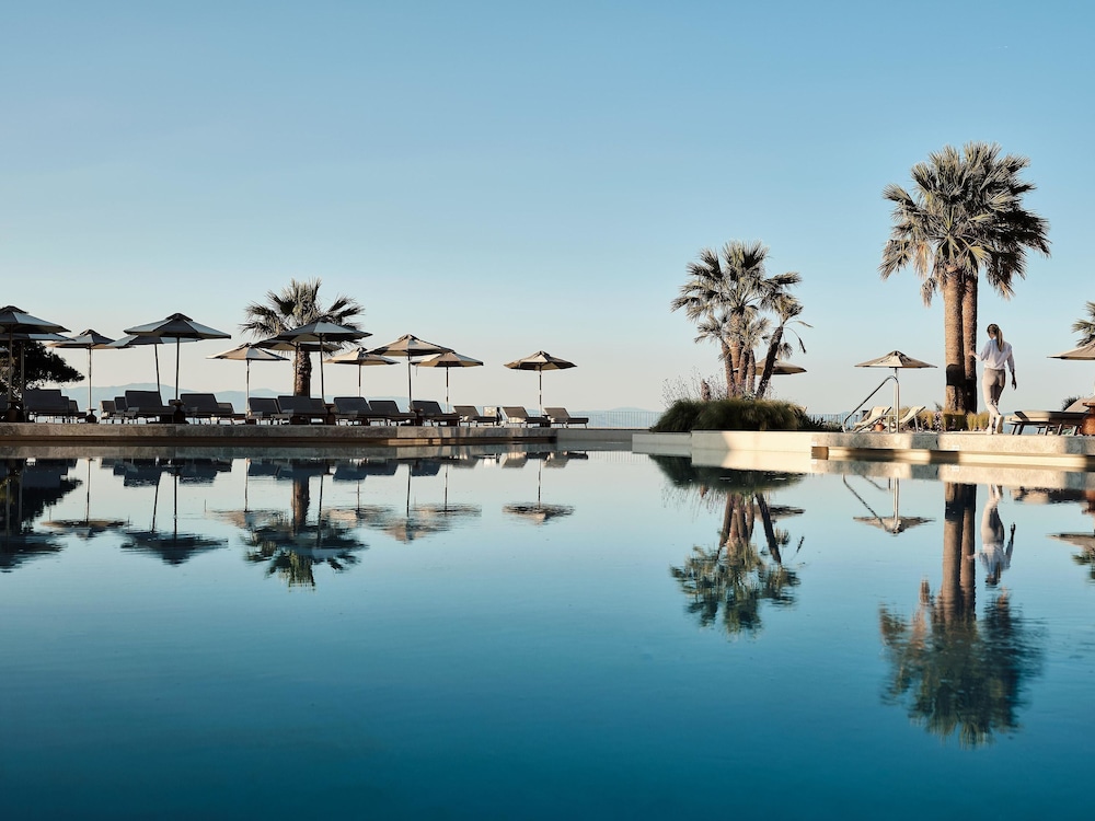 MERAVIA Leonardo Limited Edition Adult Only in Kassandreia, Greece