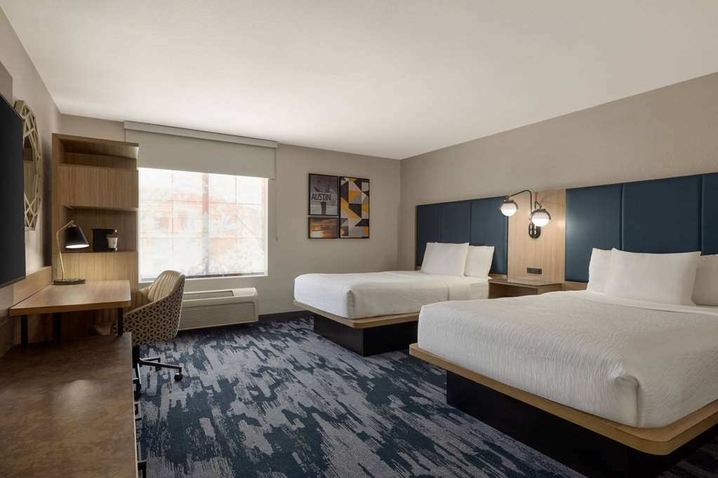 La Quinta Inn & Suites by Wyndham Austin Southwest - photo 18