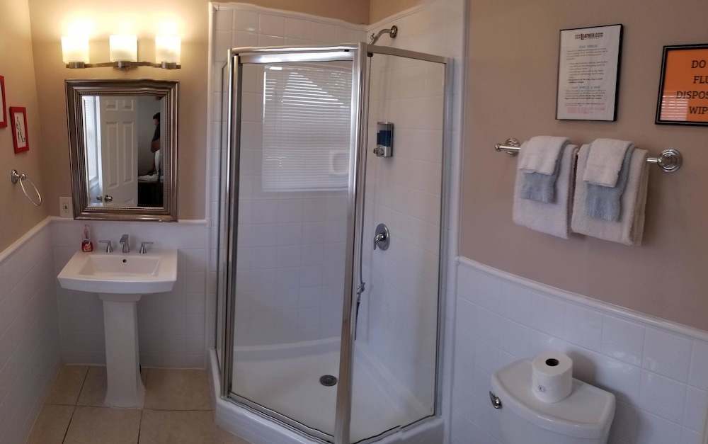 Inn Leather Guest House Male Only LGBT - photo 16