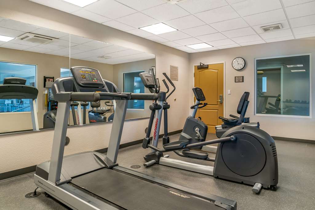 Country Inn & Suites by Radisson Rossford Toledo South - photo 41