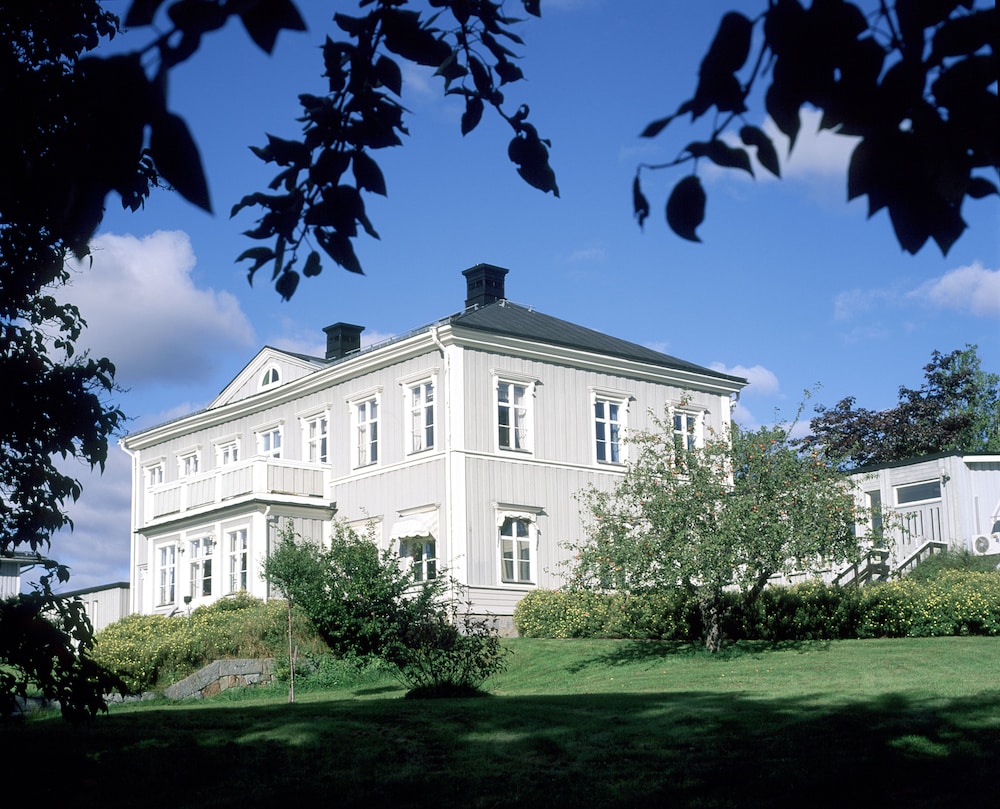 Söråkers Herrgård - carbon neutral hotel in Soeraker