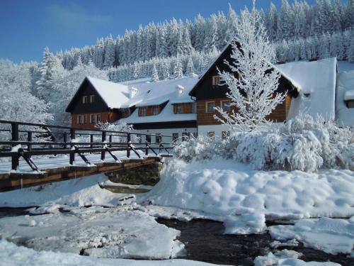 Chata Cyborga - carbon neutral hotel in Bielice