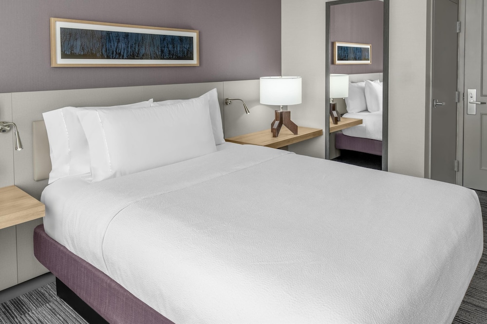 Hilton Garden Inn Queens JFK Airport - photo 16
