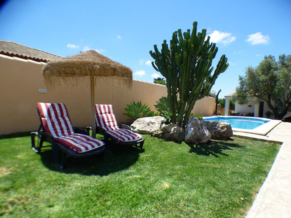 Chalet Miriam II — 4-Star Luxury Hotel in Conil De La Frontera, Spain