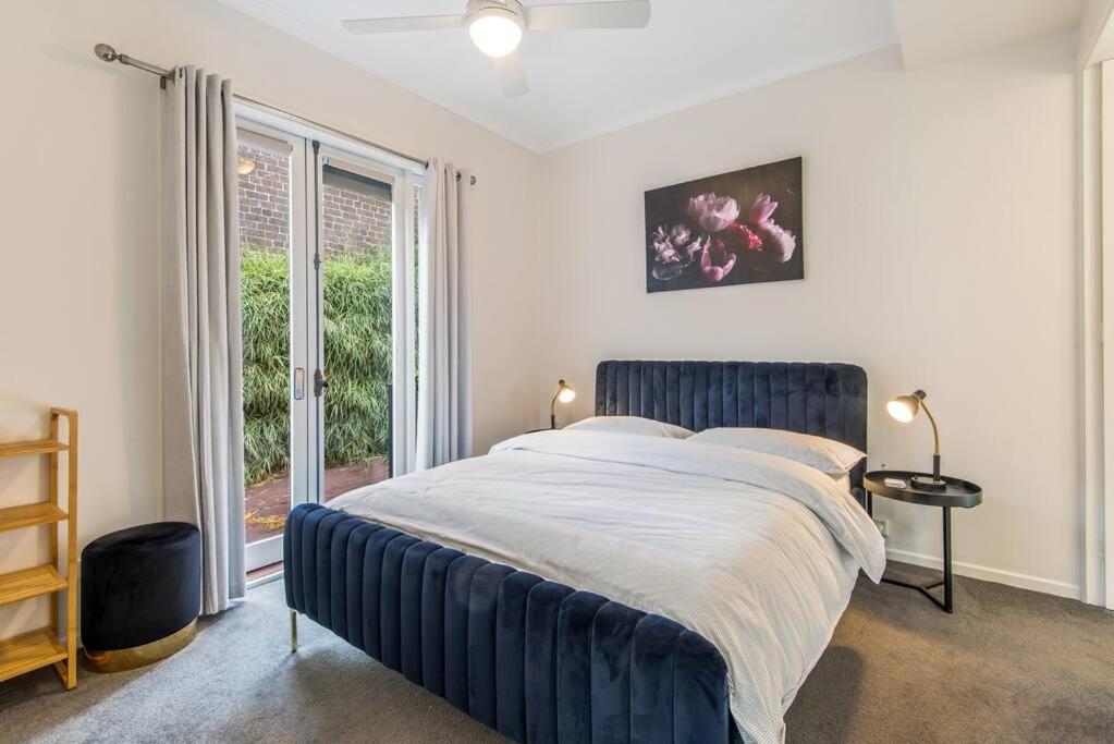 Retreat on George — 4-Star Luxury Hotel in Melbourne, Australia