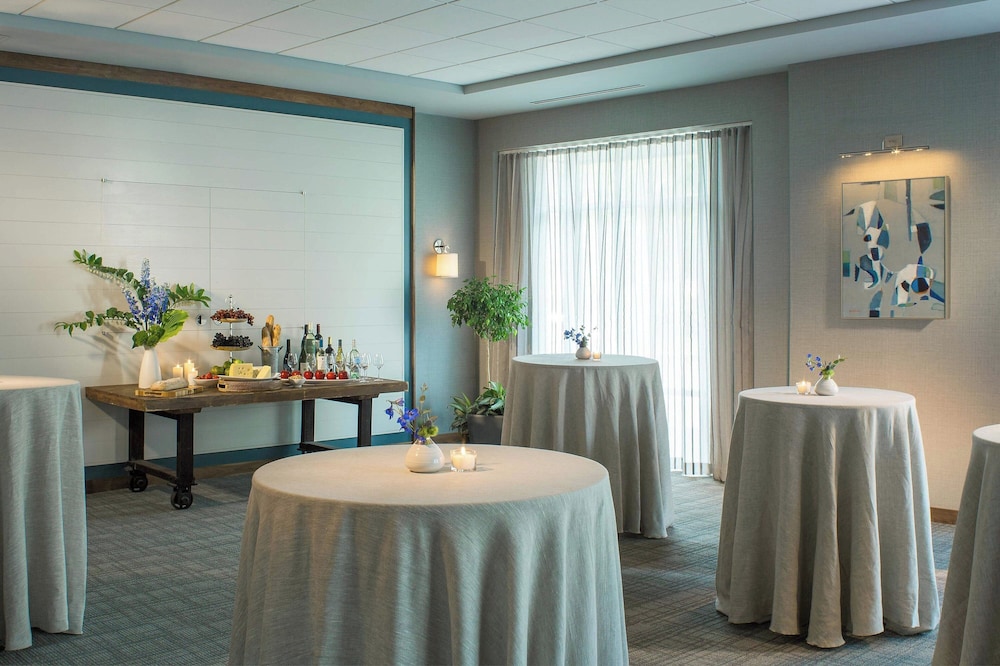 Courtyard Marriott Burlington Harbor - photo 26