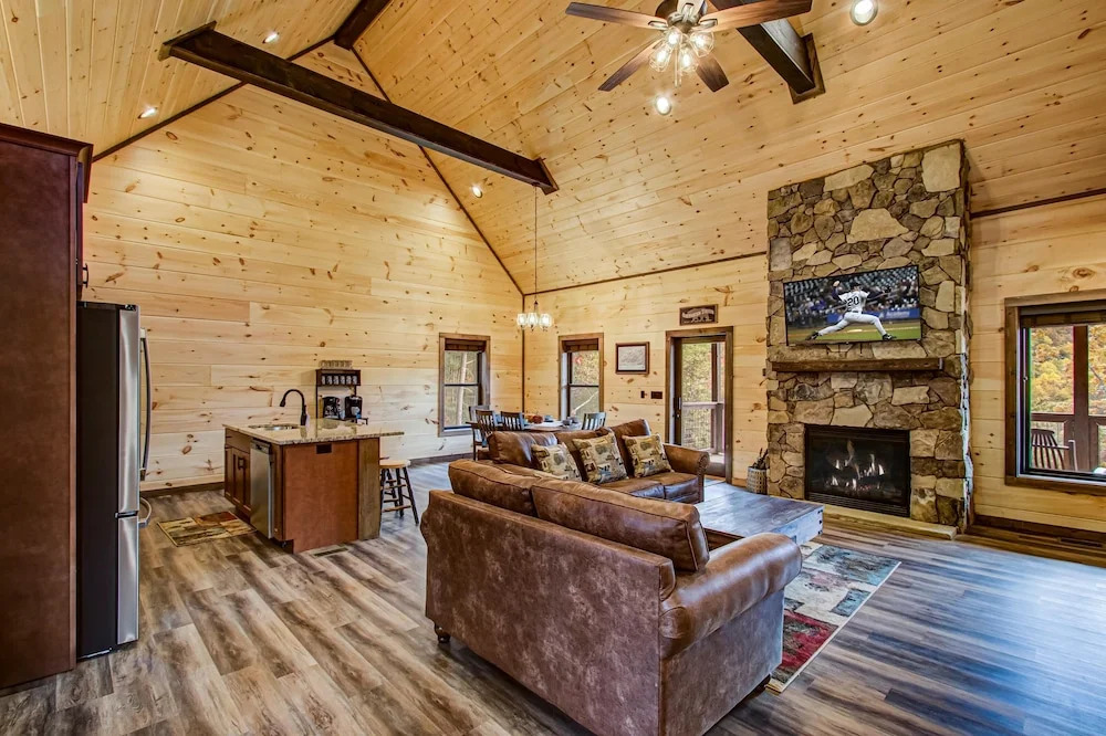 Honey Bear Hill #326 — 4-Star Luxury Hotel in Sevierville, United States