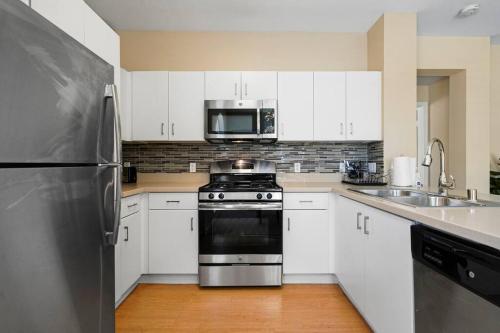 Luxury 2BR 2BA 5Min to Disney Angelstadium HondaCenter. — 4-Star Luxury Hotel in Anaheim, United States