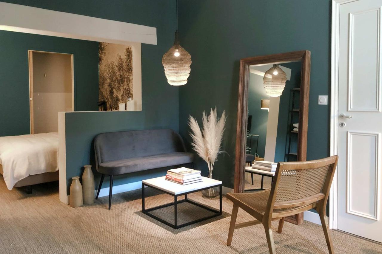 Merci Papa Merci Maman in Saint-Remy-De-Provence, France