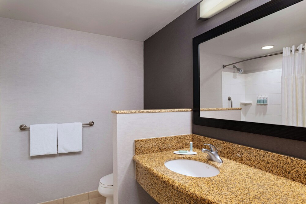 Courtyard Marriott Aksarben Village - photo 14