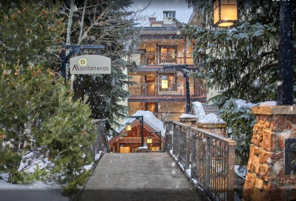 2 Bedroom Boutique Resort Condo With Hot Tub Access and Within Walking Distance to the Eagle Bahn Gondola - photo 16