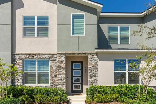 Brand NEW 04 Bedrooms At Solara Resort — 4-Star Luxury Hotel in Davenport, United States