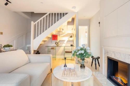Spring Stays Cosy 2 Bed Residence with Free Parking — 4-Star Luxury Hotel in London, United Kingdom