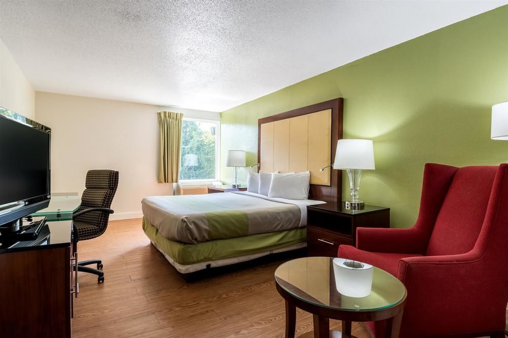 Econo Lodge Airport near Billy Graham Parkway - photo 17