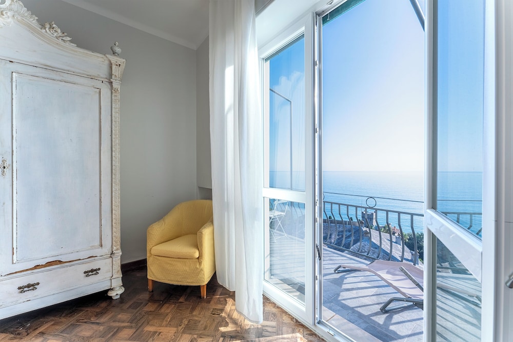 Breath taking near Portofino Seaview — 4-Star Luxury Hotel in Pieve Ligure, Italy