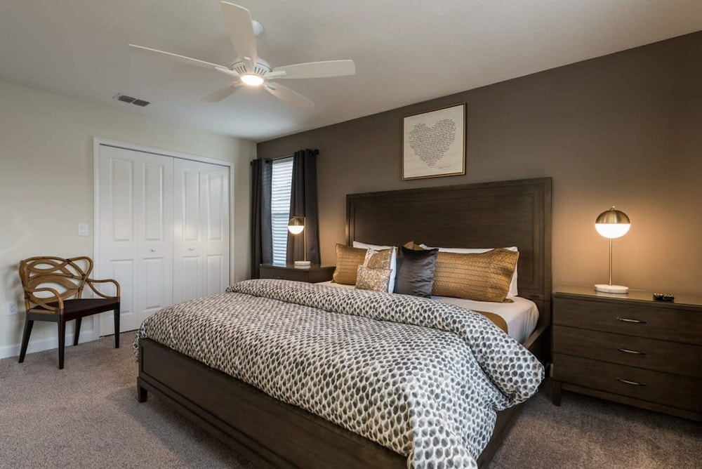 Chic Luxury Haven Unforgettable Retreat - photo 18