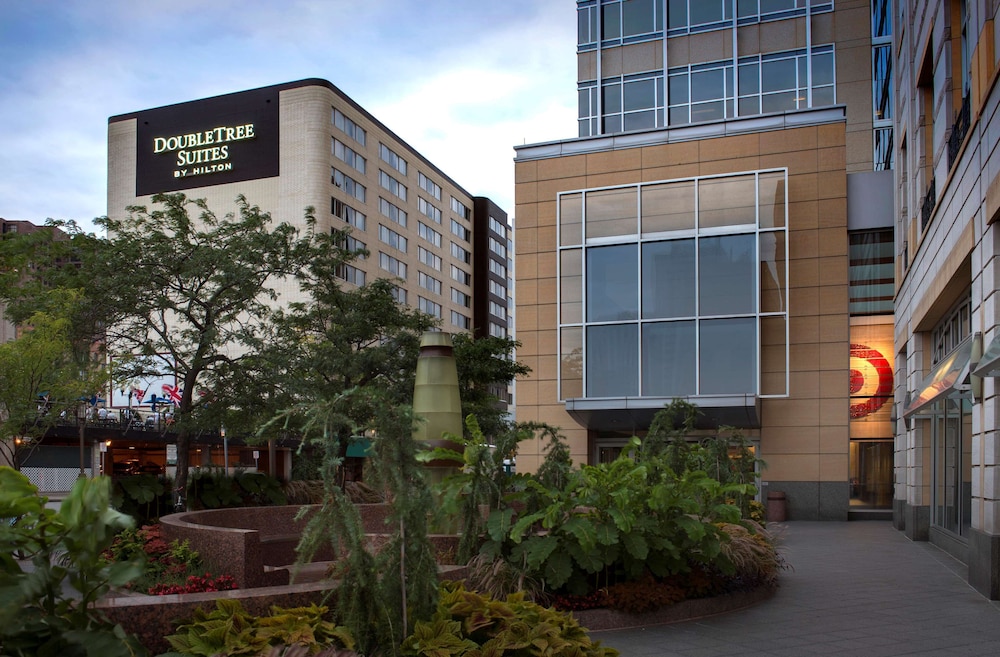 DoubleTree Suites by Hilton Minneapolis Downtown - photo 34