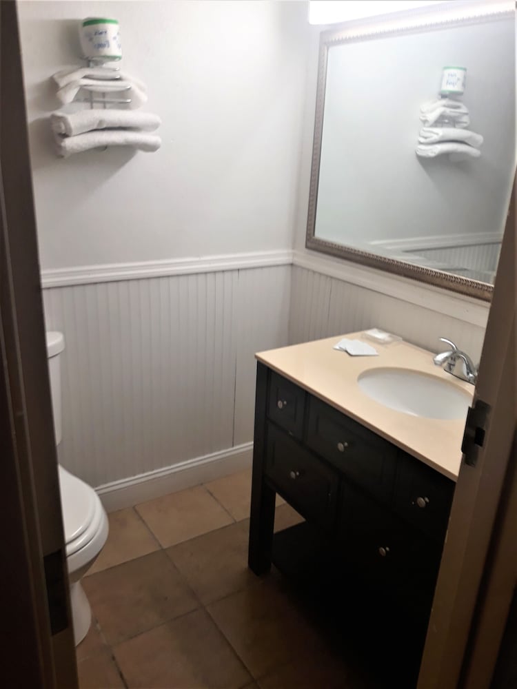 Madison Inn and Suites - photo 42
