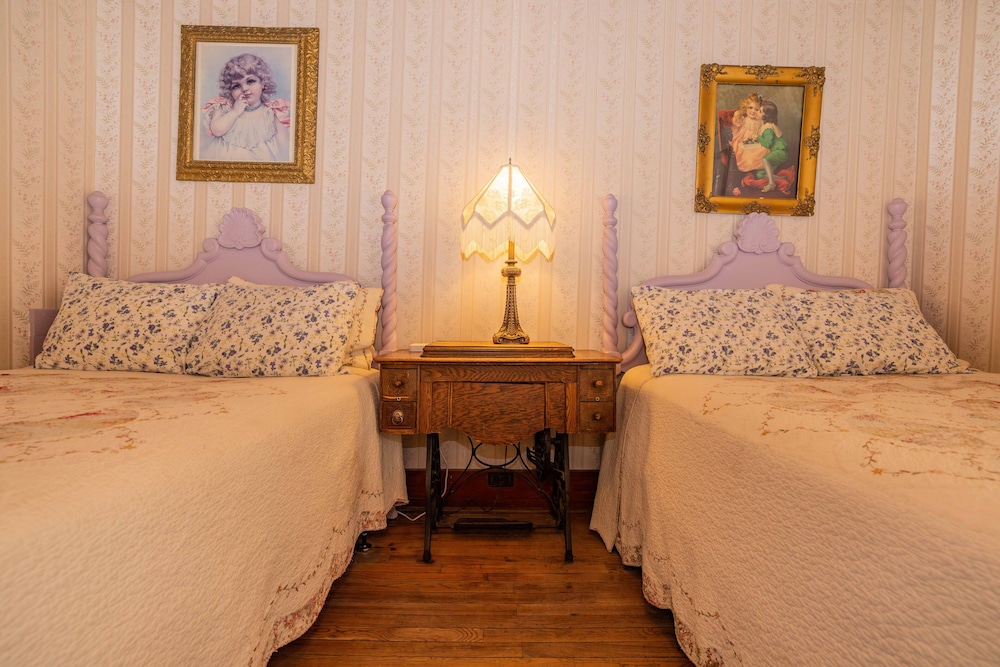 The Hand Hotel Bed & Breakfast - photo 14