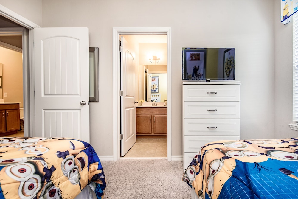 Solterra Sunshine Villa townhome with private pool in a resort setting - photo 8