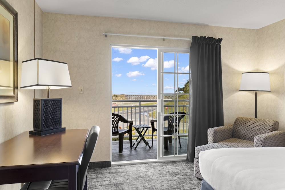 The Beach House Inn - photo 25