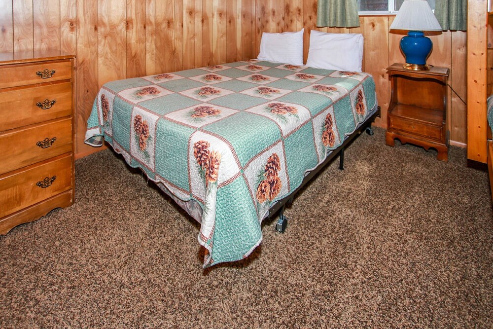 Rustic Vintage Lakefront in Big Bear Lake, United States