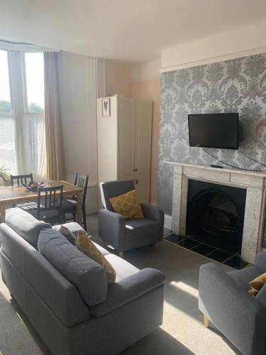 Scoresby's 2 bedroom apartment with parking