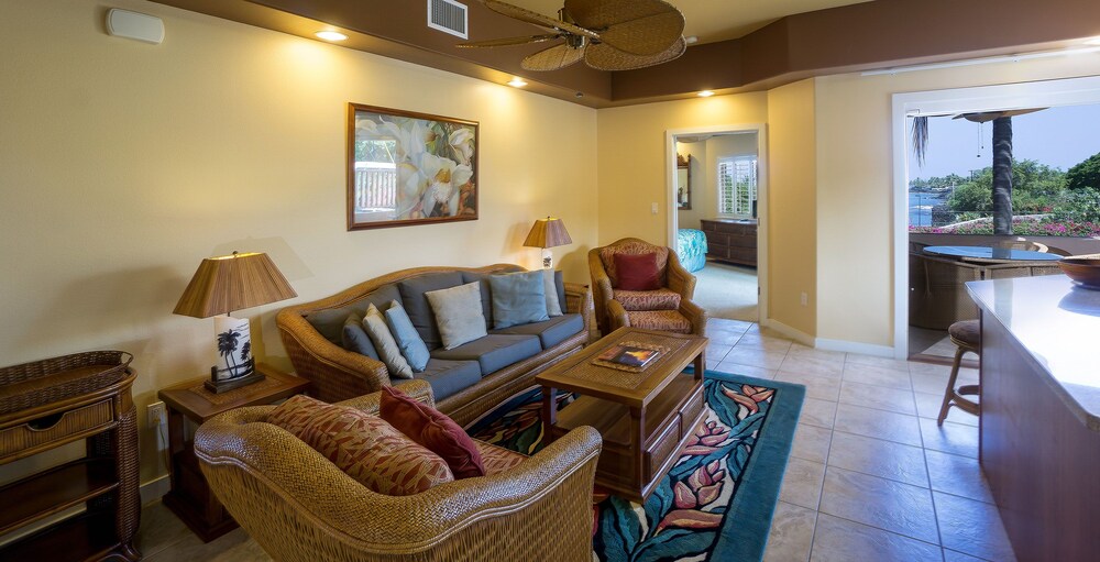 Beach Villas at Kahalu'u — 4-Star Luxury Hotel in Kailua-Kona, United States