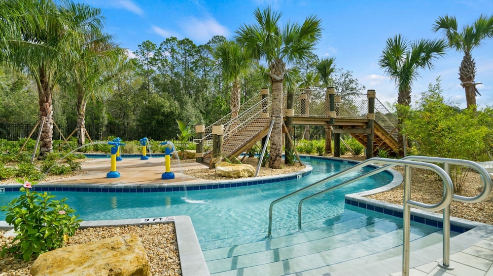 Bright & Airy 5BR Resort Home with Pool - photo 46