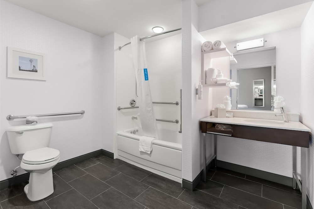 Hampton Inn & Suites Newtown - photo 112