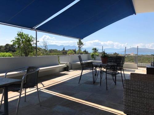 3 bedroom apartment balcony great view full AC — 4-Star Luxury Hotel in Aegina, Greece